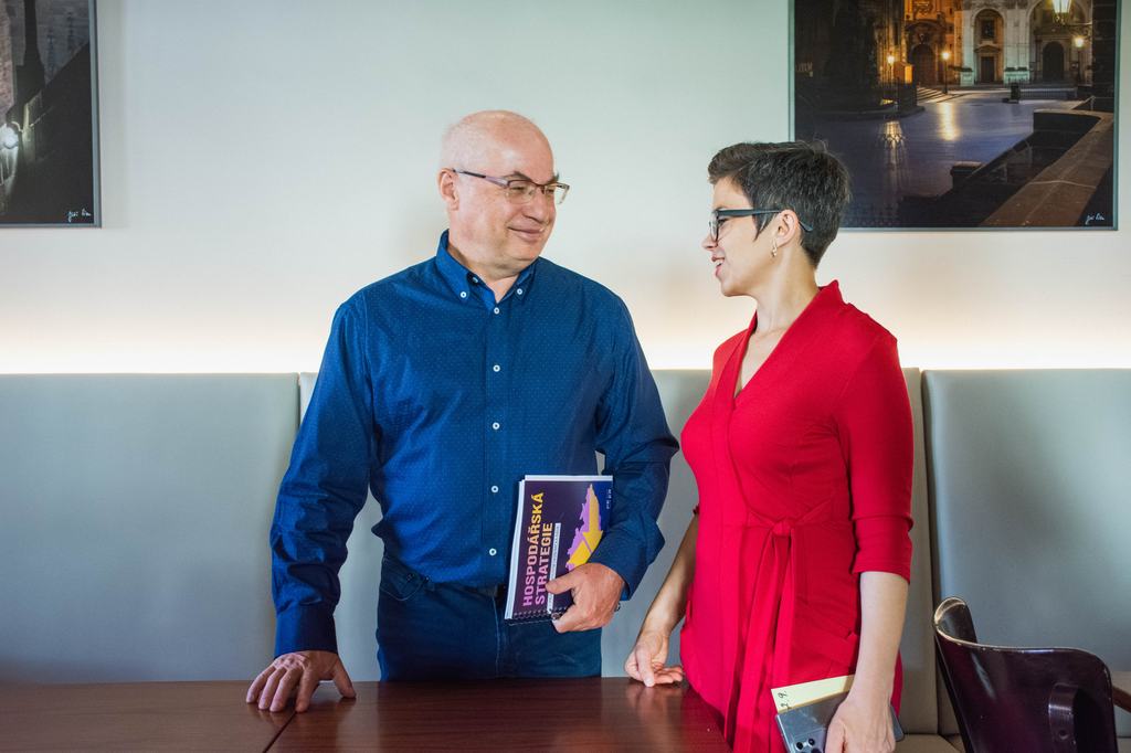 Státní rozpočet. Kosmetické úpravy schodku a skrytý dluh